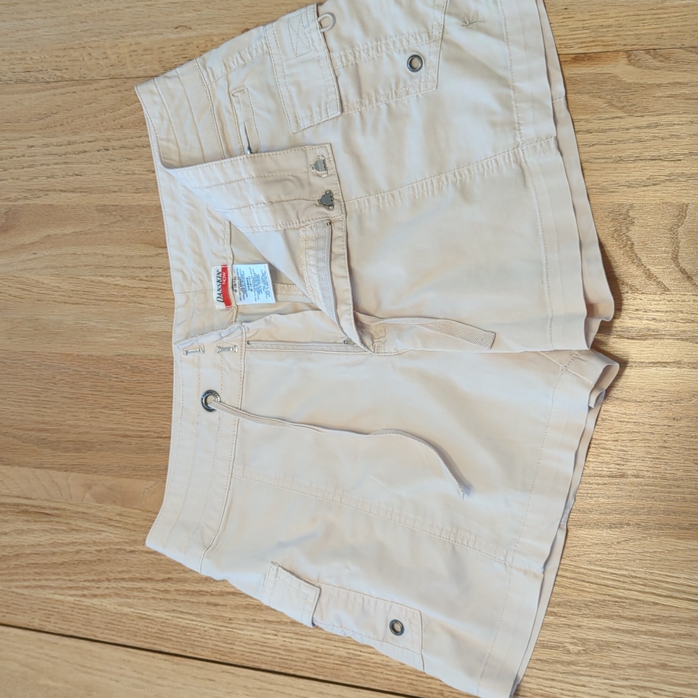 Danskin light cargo shorts, size M (8-10)